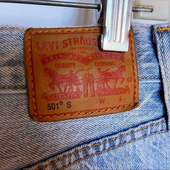 Levi’s 501s Distressed Light Blue Cropped 32 - Picture 7 of 11
